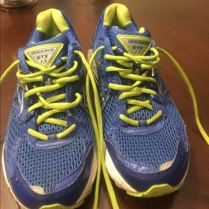 Brooks GTS 13 woman's sneaker size 9.5
